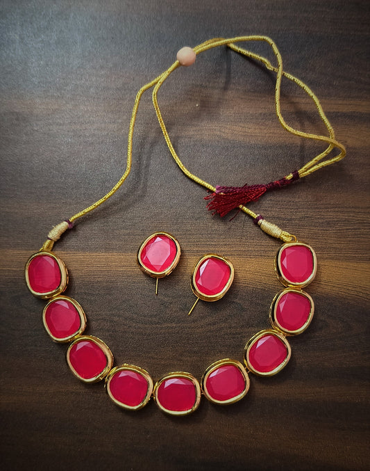 Mugdha Chokar set with Earrings in Red