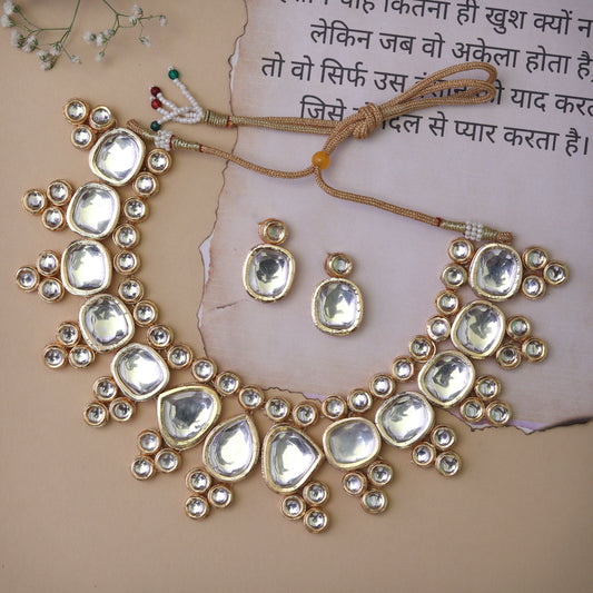 Kaisha Necklace set with Earrings in Off white